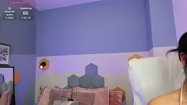 Snapshot of Chloe_fischer_ chatting on 10-28-25, 02:53 Chloe fischer online show from 10-28-25, 02:53