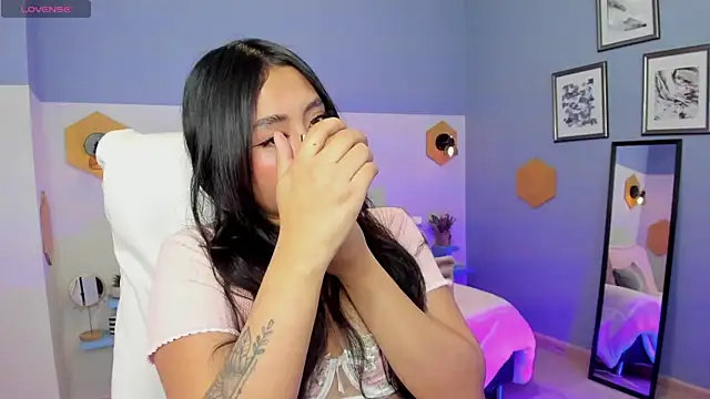 Snapshot of Chloe_fischer_ chatting on 11-26-25, 03:13 Chloe fischer online show from 11-26-25, 03:13