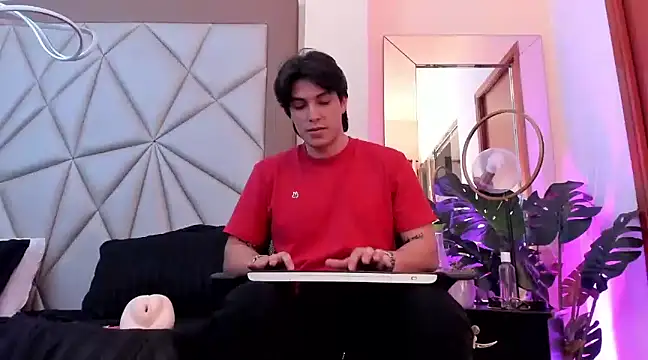 Karimferrer online show from 12-31-24, 07:31