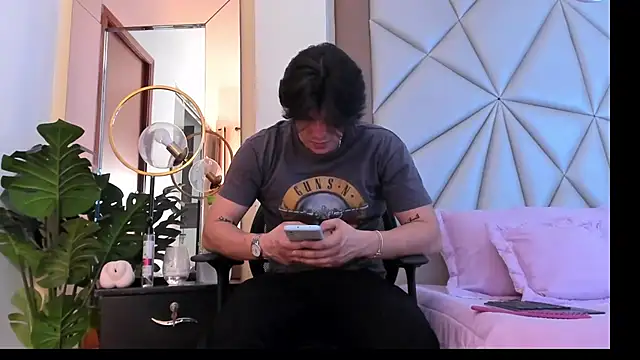 Karimferrer online show from 01-22-25, 05:05