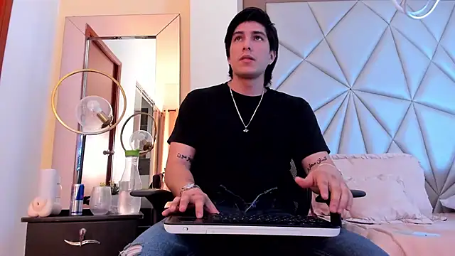 Karimferrer online show from 01-25-25, 04:02