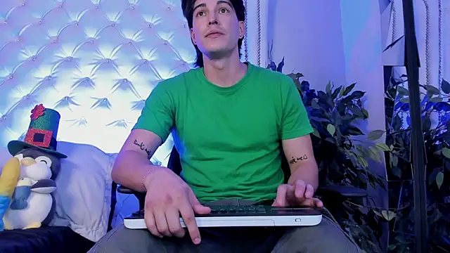 Snapshot of Karimferrer chatting on 03-19-26, 03:10 Karimferrer online show from 03-19-26, 03:10