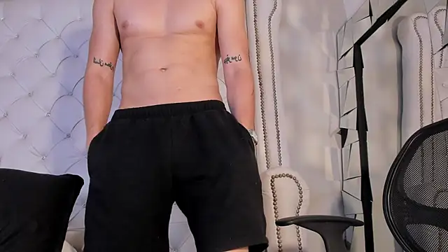 Snapshot of Karimferrer chatting on 03-27-26, 08:26 Karimferrer online show from 03-27-26, 08:26