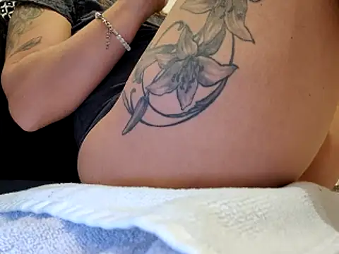 Snapshot of sweethotmilf888 chatting on 12-22-25, 04:37 sweethotmilf888 online show from 12-22-25, 04:37