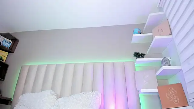 Sally  Walker online show from 10-22-25, 03:07