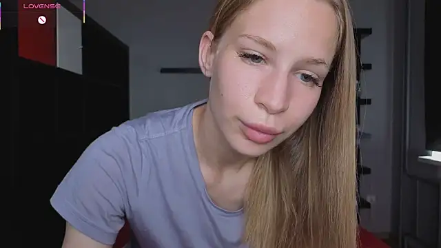 Snapshot of Elis_Fox chatting on 06-19-26, 08:07 Elis Fox online show from 06-19-26, 08:07