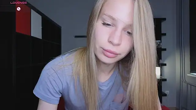 Snapshot of Elis_Fox chatting on 06-24-26, 08:02 Elis Fox online show from 06-24-26, 08:02