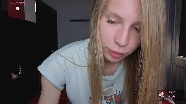 Snapshot of Elis_Fox chatting on 06-30-26, 08:04 Elis Fox online show from 06-30-26, 08:04