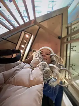 Times  Square online show from 12-19-24, 07:18