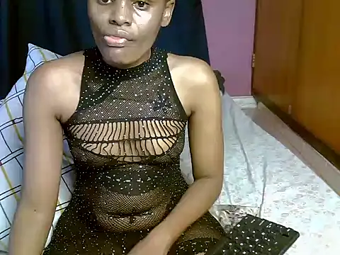 Queen petite  online show from 04-06-26, 04:46