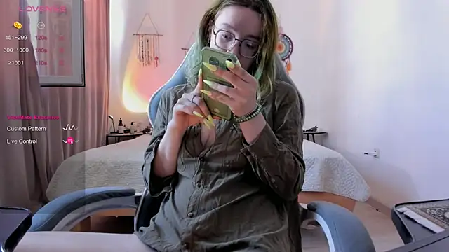 alisahug online show from 08-09-26, 07:46