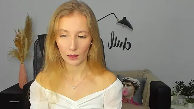 Snapshot of LolaWilsons chatting on 01-13-25, 10:25 LolaWilsons online show from 01-13-25, 10:25