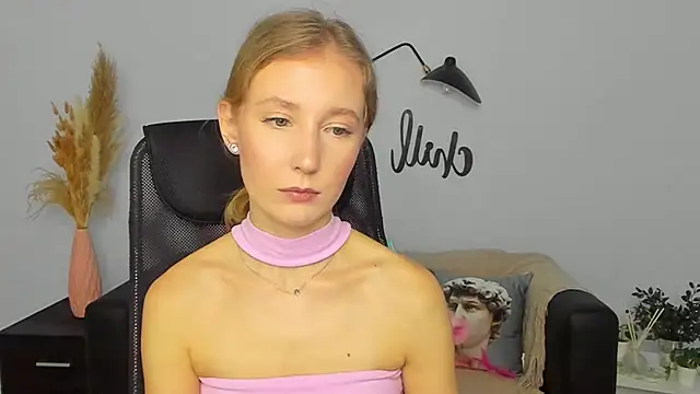 Snapshot of LolaWilsons chatting on 01-15-25, 10:06 LolaWilsons online show from 01-15-25, 10:06