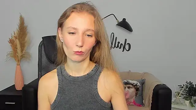 Snapshot of LolaWilsons chatting on 02-05-25, 12:27 LolaWilsons online show from 02-05-25, 12:27