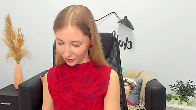 Snapshot of LolaWilsons chatting on 02-24-25, 12:26 LolaWilsons online show from 02-24-25, 12:26