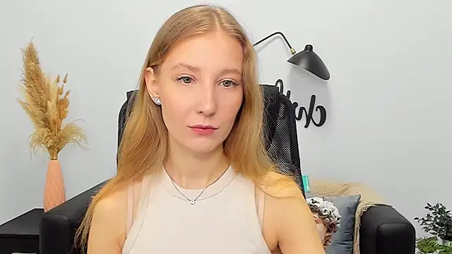 Snapshot of LolaWilsons chatting on 03-18-25, 06:14 LolaWilsons online show from 03-18-25, 06:14