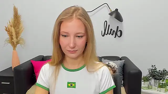 LolaWilsons online show from 12-17-25, 07:14