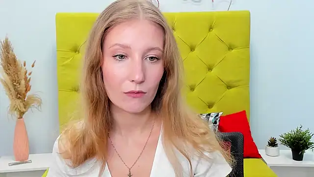 Snapshot of LolaWilsons chatting on 01-14-26, 07:58 LolaWilsons online show from 01-14-26, 07:58