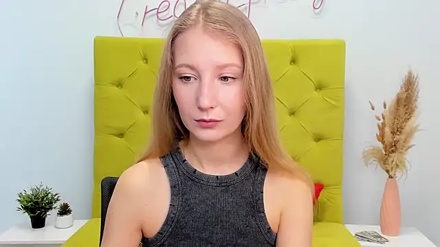 Snapshot of LolaWilsons chatting on 02-12-26, 07:25 LolaWilsons online show from 02-12-26, 07:25