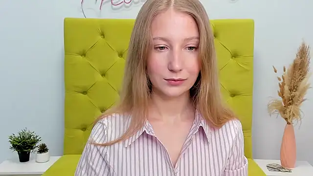 Snapshot of LolaWilsons chatting on 02-16-26, 06:31 LolaWilsons online show from 02-16-26, 06:31