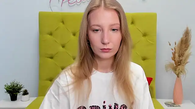 Snapshot of LolaWilsons chatting on 02-20-26, 06:26 LolaWilsons online show from 02-20-26, 06:26