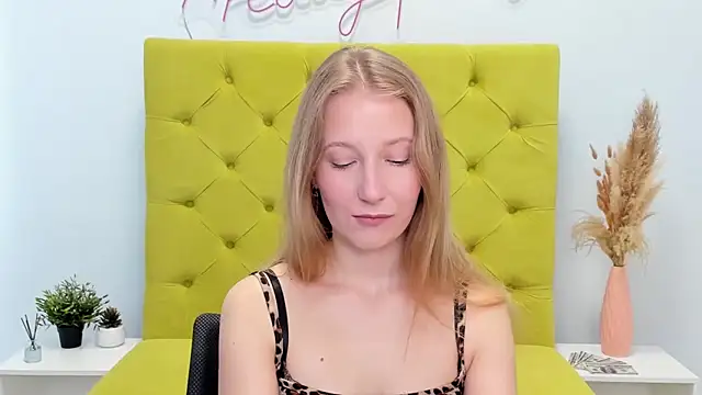 LolaWilsons online show from 04-06-26, 06:25