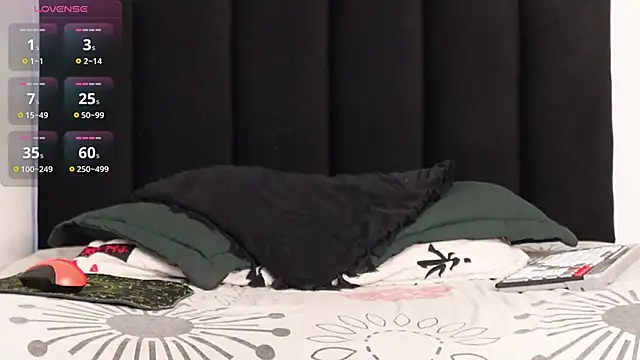 Snapshot of MarcoAlexLatino chatting on 10-31-25, 03:29 MarcoAlexLatino online show from 10-31-25, 03:29