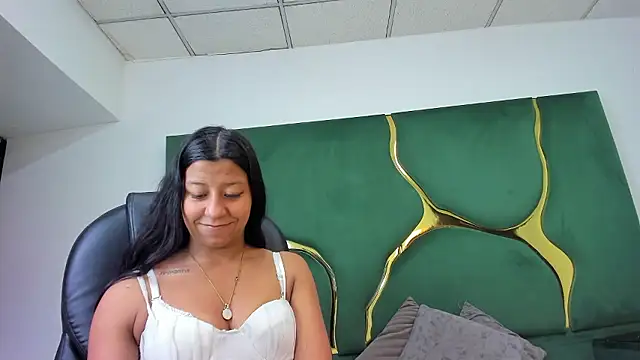 Snapshot of VaneLin18 chatting on 01-10-26, 12:12 VaneLin18 online show from 01-10-26, 12:12