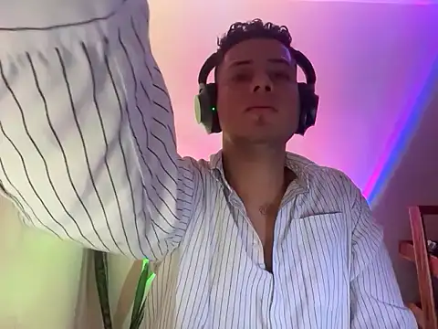 Snapshot of Malandralle chatting on 11-27-25, 02:35 Malandralle online show from 11-27-25, 02:35