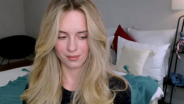 RozzitaBedberry online show from 11-18-25, 02:54