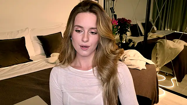 RozzitaBedberry online show from 04-24-26, 03:36