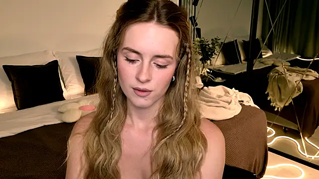 RozzitaBedberry online show from 05-16-26, 01:43
