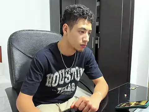 Chandler ken online show from 10-30-25, 01:18