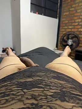 Snapshot of valenthottie chatting on 03-15-26, 10:05 valenthottie online show from 03-15-26, 10:05