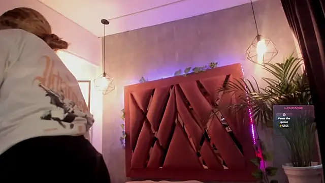 Haelycute online show from 02-06-25, 11:43