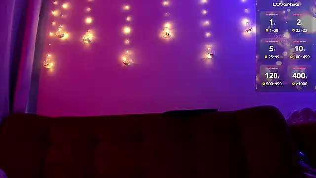 Snapshot of ohpetitemuse chatting on 11-14-25, 07:23 ohpetitemuse online show from 11-14-25, 07:23