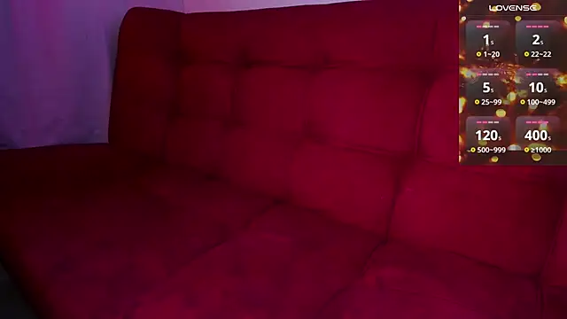 Snapshot of ohpetitemuse chatting on 12-17-25, 08:15 ohpetitemuse online show from 12-17-25, 08:15