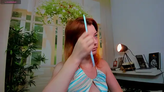 pretty little thing online show from 09-30-25, 05:12