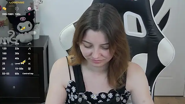 pretty little thing online show from 05-27-26, 04:04