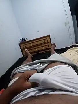 Snapshot of morenogts69 chatting on 02-16-25, 04:09 morenogts69 online show from 02-16-25, 04:09