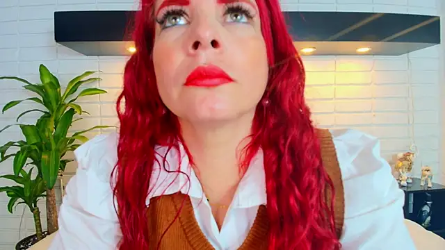 Snapshot of HannaBrave chatting on 10-30-25, 12:06 HannaBrave online show from 10-30-25, 12:06