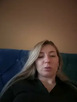 Snapshot of Crazy-Rosa chatting on 03-15-25, 06:10 Crazy-Rosa online show from 03-15-25, 06:10