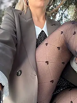 Snapshot of Crazy-Rosa chatting on 09-15-25, 06:35 Crazy-Rosa online show from 09-15-25, 06:35