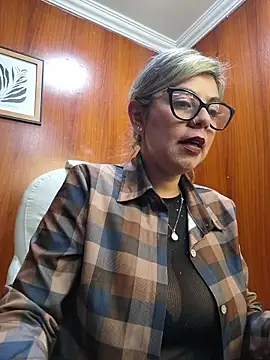 Snapshot of Cata_Office-12 chatting on 10-27-25, 08:02 Cata Office-12 online show from 10-27-25, 08:02