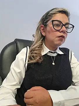 Snapshot of Cata_Office-12 chatting on 11-10-25, 01:54 Cata Office-12 online show from 11-10-25, 01:54