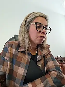 Snapshot of Cata_Office-12 chatting on 11-11-25, 09:04 Cata Office-12 online show from 11-11-25, 09:04