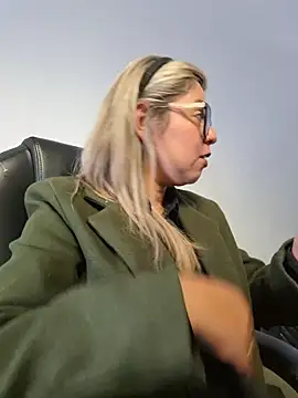 Snapshot of Cata_Office-12 chatting on 11-12-25, 09:14 Cata Office-12 online show from 11-12-25, 09:14