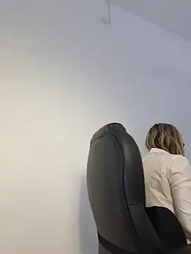 Snapshot of Cata_Office-12 chatting on 11-13-25, 09:14 Cata Office-12 online show from 11-13-25, 09:14