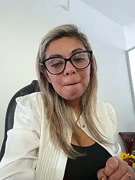 Snapshot of Cata_Office-12 chatting on 11-14-25, 05:00 Cata Office-12 online show from 11-14-25, 05:00