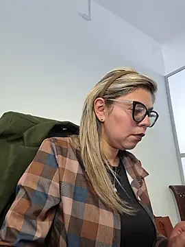 Snapshot of Cata_Office-12 chatting on 11-21-25, 08:07 Cata Office-12 online show from 11-21-25, 08:07